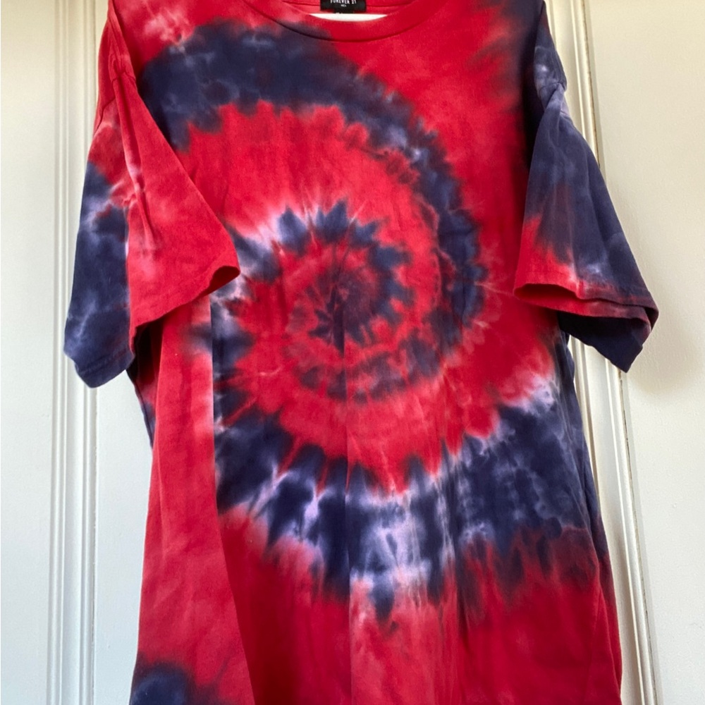 Forever 21 Red and Navy Tie-Dye Short Sleeve T-Shirt